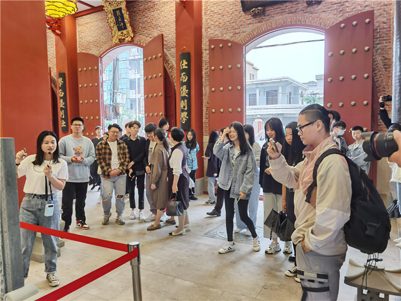 12师生参观闽南传统民居营造技艺传习所.jpg